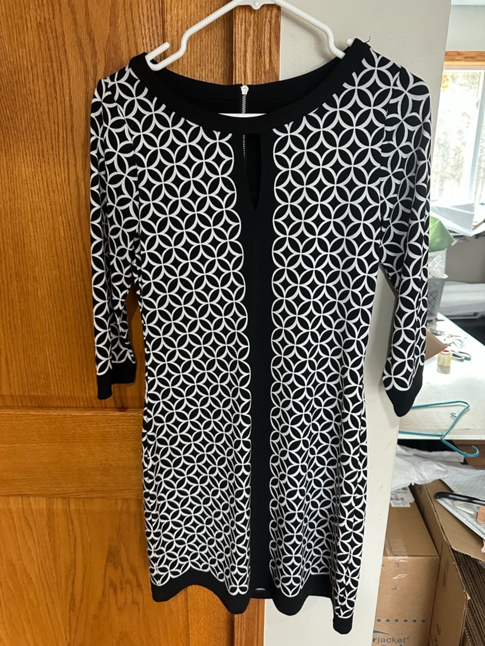 White House Black Market Black White Geometric Sheath Dress 3/4 Sleeve Stretch - Picture 5 of 5